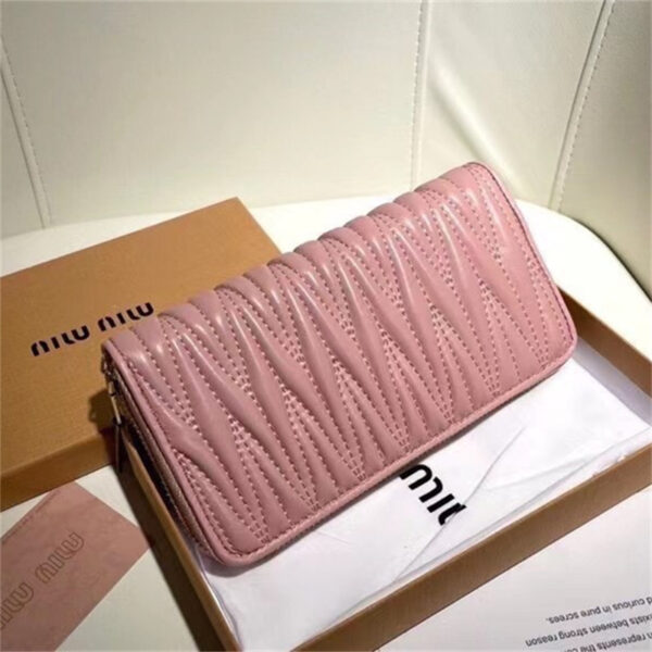 ミュウ ミュウ 長 財布 マテラッセ miumiu 長財布 大人 可愛い 財布 ブランド ピンク 財布 センス の いい 財布 レディース 財布 20 代 後半 女性 ハイ ブランド 長 財布 レディース 30 代 人気 ミュウ ミュウ 偽物 財布 ラウンド ファスナー 長 財布 - 画像 (7)