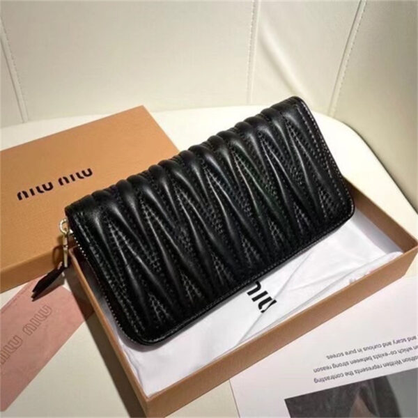 ミュウ ミュウ 長 財布 マテラッセ miumiu 長財布 大人 可愛い 財布 ブランド ピンク 財布 センス の いい 財布 レディース 財布 20 代 後半 女性 ハイ ブランド 長 財布 レディース 30 代 人気 ミュウ ミュウ 偽物 財布 ラウンド ファスナー 長 財布 - 画像 (8)